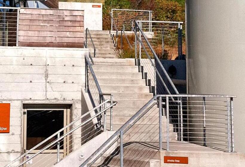 فندق Island Inn At 123 West