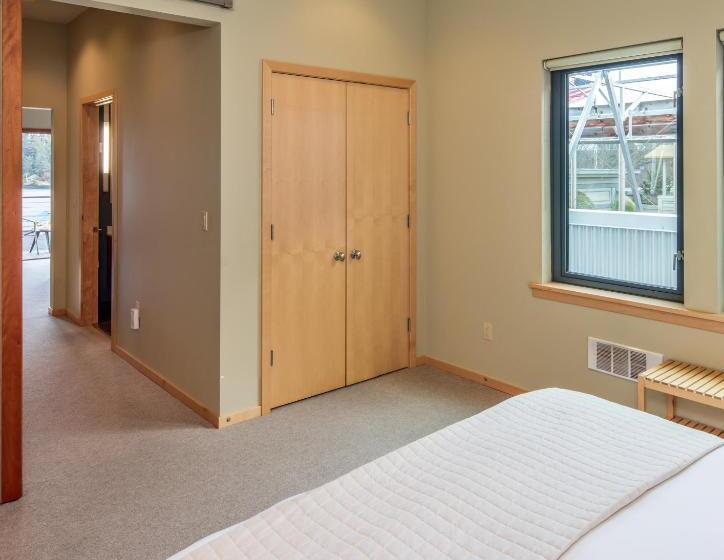 فندق Island Inn At 123 West