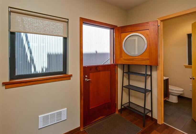 فندق Island Inn At 123 West