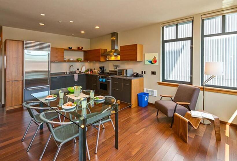 فندق Island Inn At 123 West