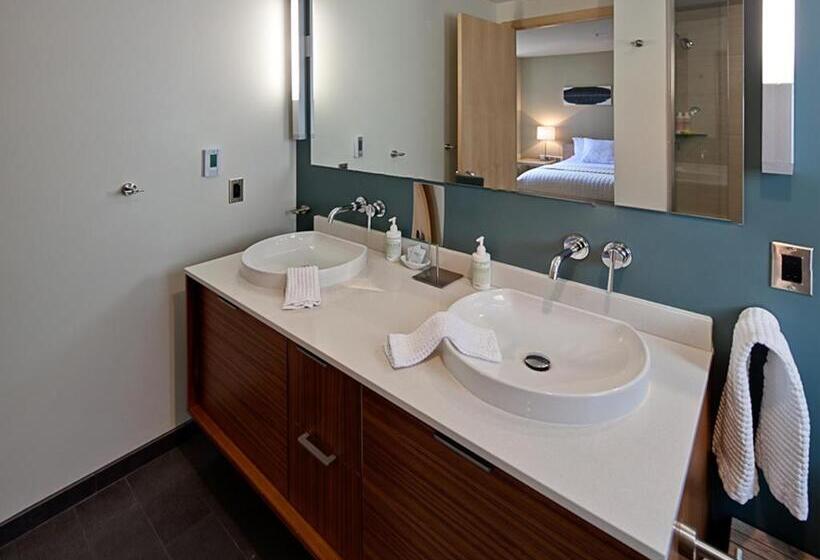 فندق Island Inn At 123 West