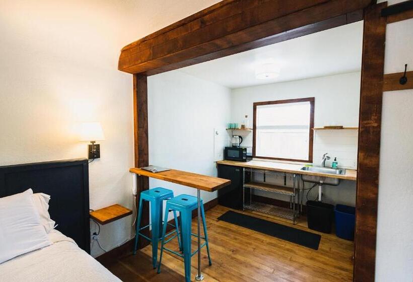 호텔 Left Coast Lodge