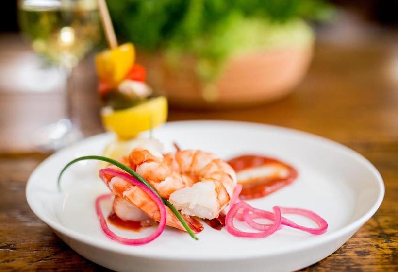 בית מלון כפרי Pavilion Grand