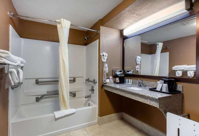 فندق Quality Inn