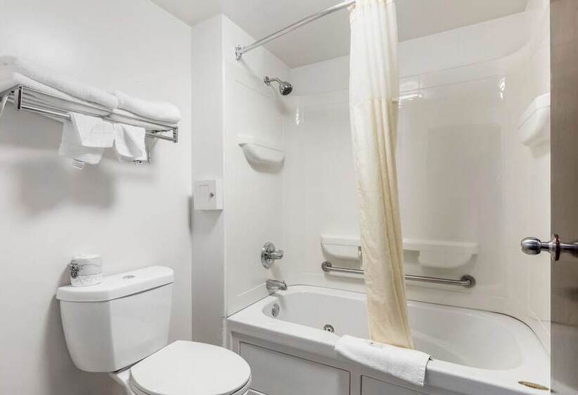 فندق Quality Inn