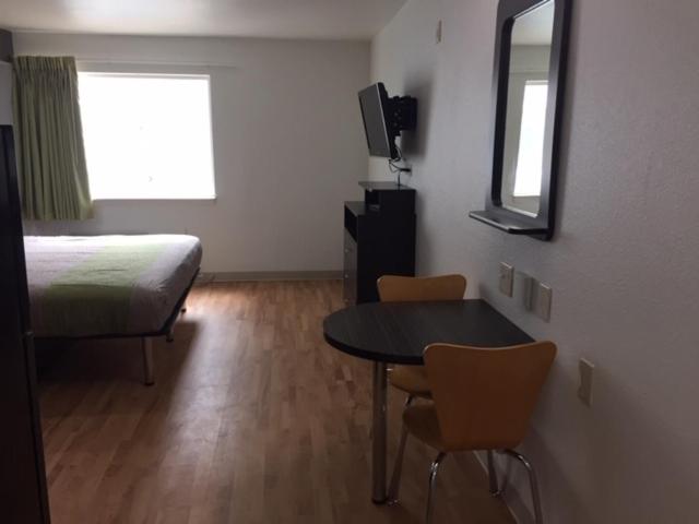 בית מלון כפרי Studio 6 Burleson