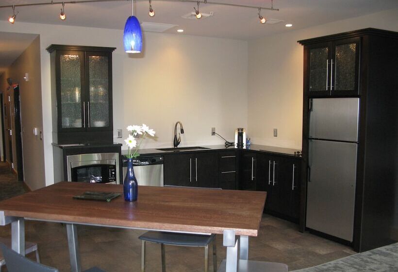 ホテル Suites At 118