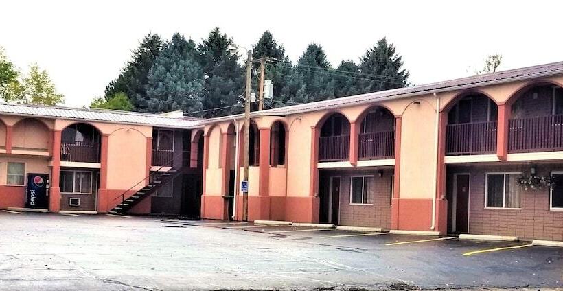 فندق Town House Motor Inn