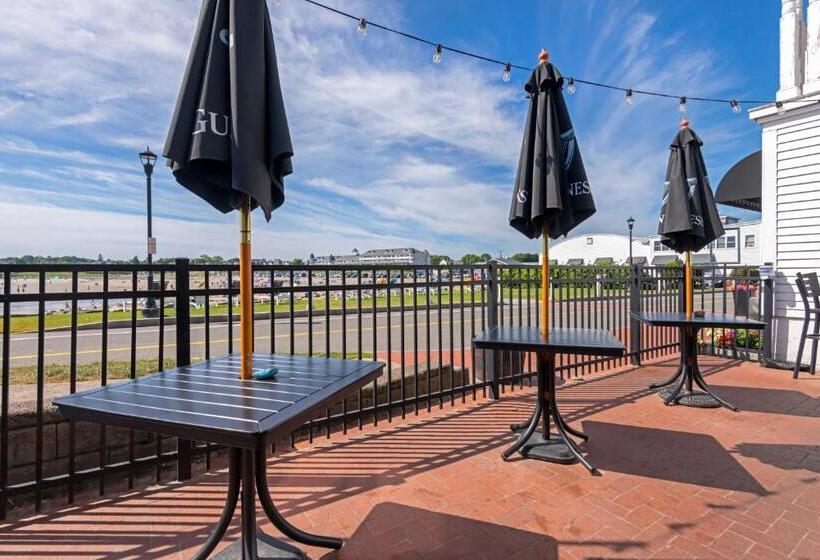 Union Bluff Hotel & Meeting House