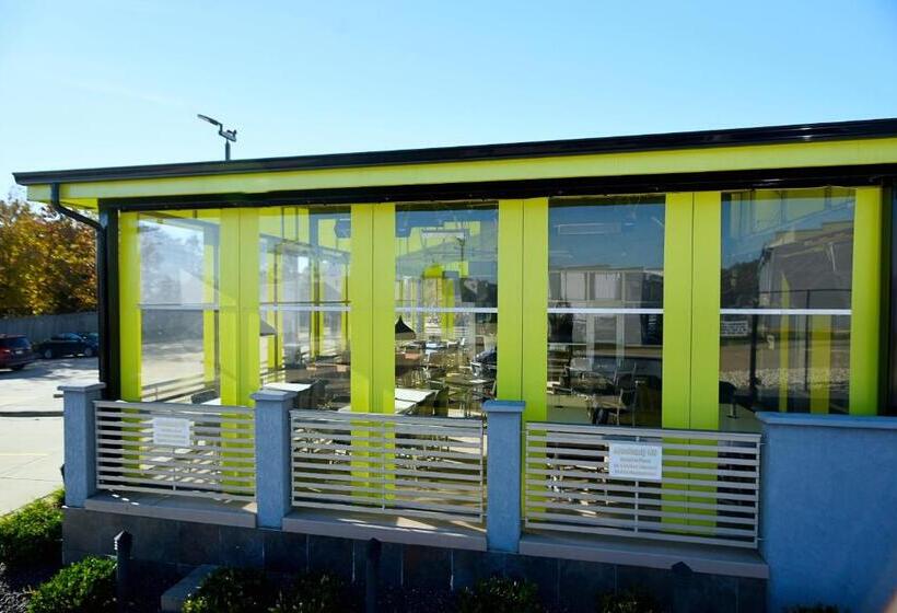 בית מלון כפרי Z Loft Extended Stay