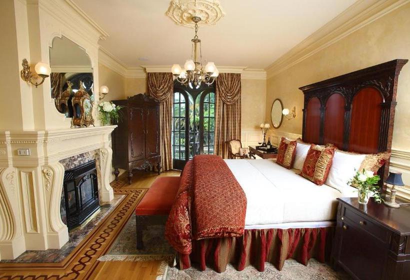 Ledson Hotel & Zina Lounge