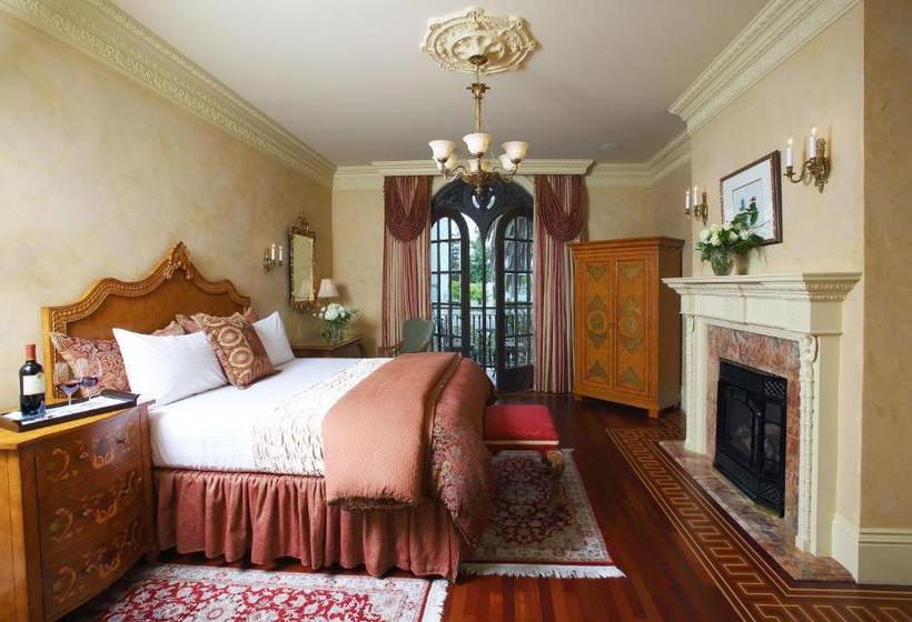 Ledson Hotel & Zina Lounge