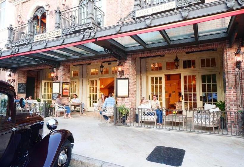 Ledson Hotel & Zina Lounge