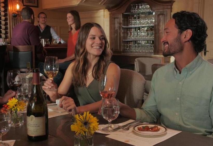 Ledson Hotel & Zina Lounge