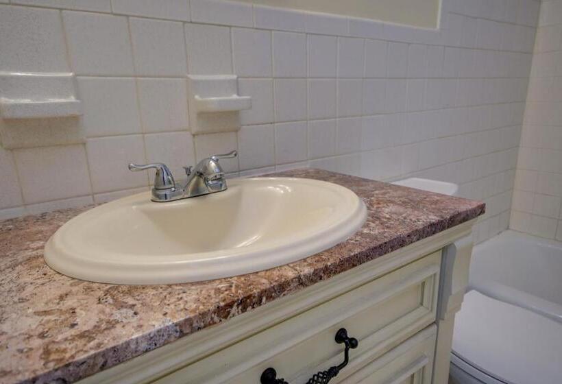 Majestic Hotel & Apartments