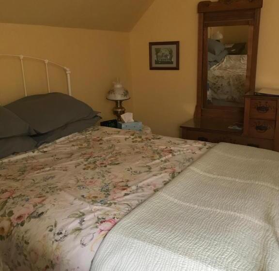 Maplecroft Bed & Breakfast