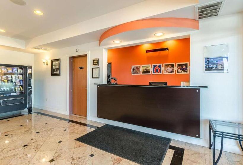 Motel 6 Lexington, Va