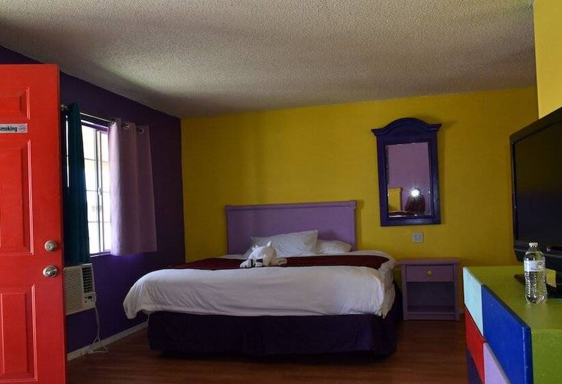 فندق على الطريق 9 Palms Inn