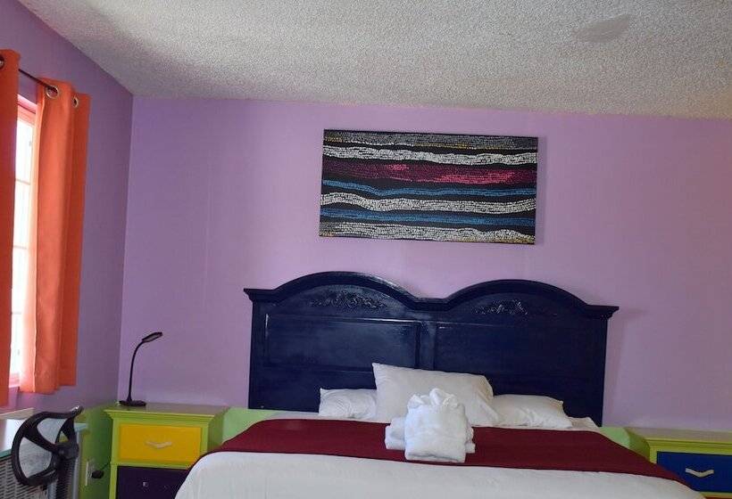 فندق على الطريق 9 Palms Inn