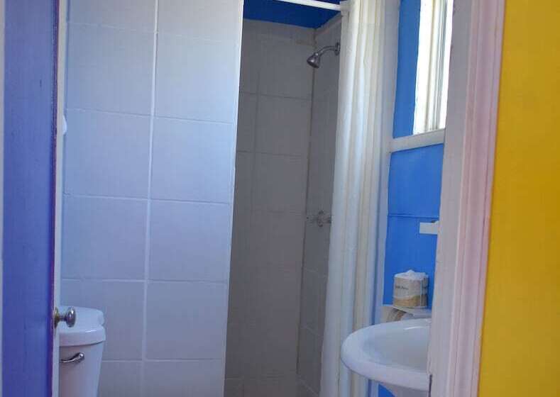 فندق على الطريق 9 Palms Inn