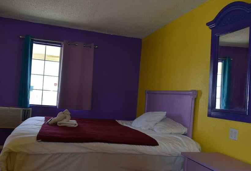 فندق على الطريق 9 Palms Inn