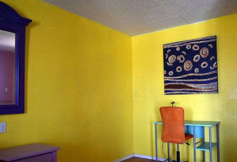 فندق على الطريق 9 Palms Inn