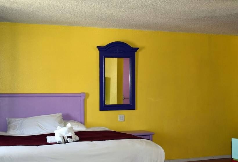 فندق على الطريق 9 Palms Inn