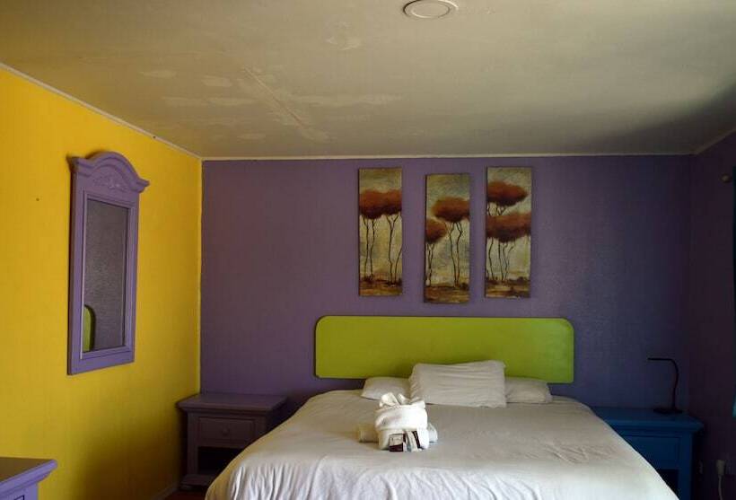 فندق على الطريق 9 Palms Inn