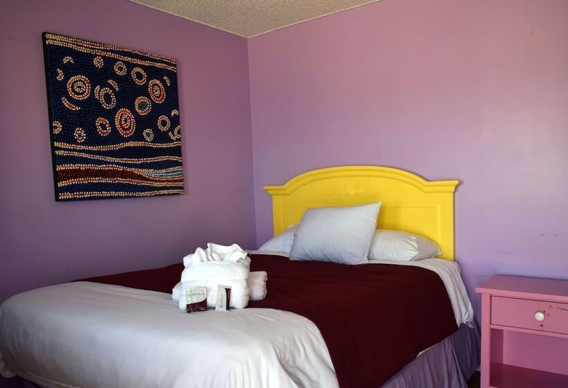 فندق على الطريق 9 Palms Inn