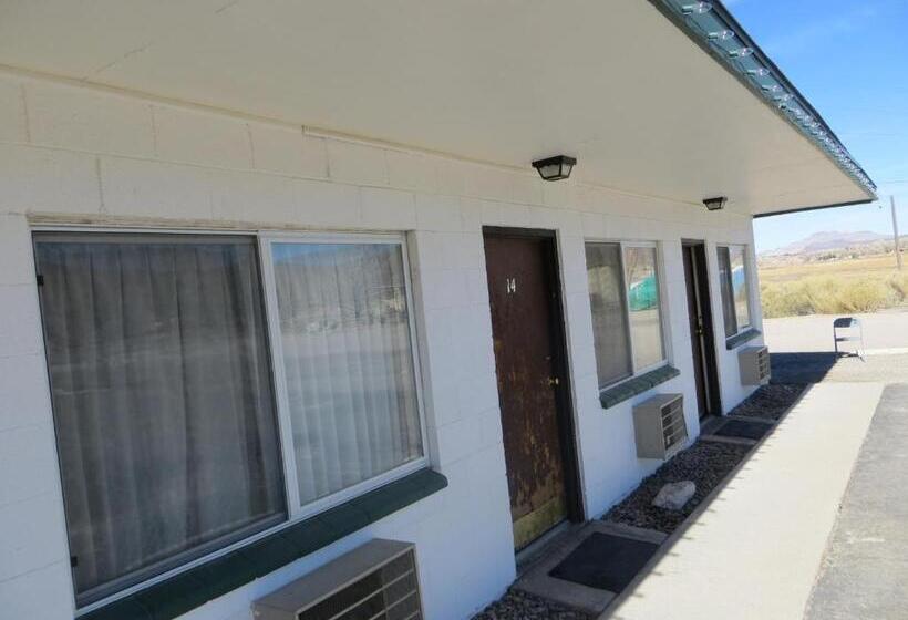 فندق على الطريق Alamo Inn