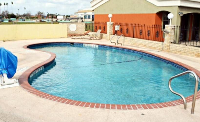 فندق على الطريق Aloha Inn