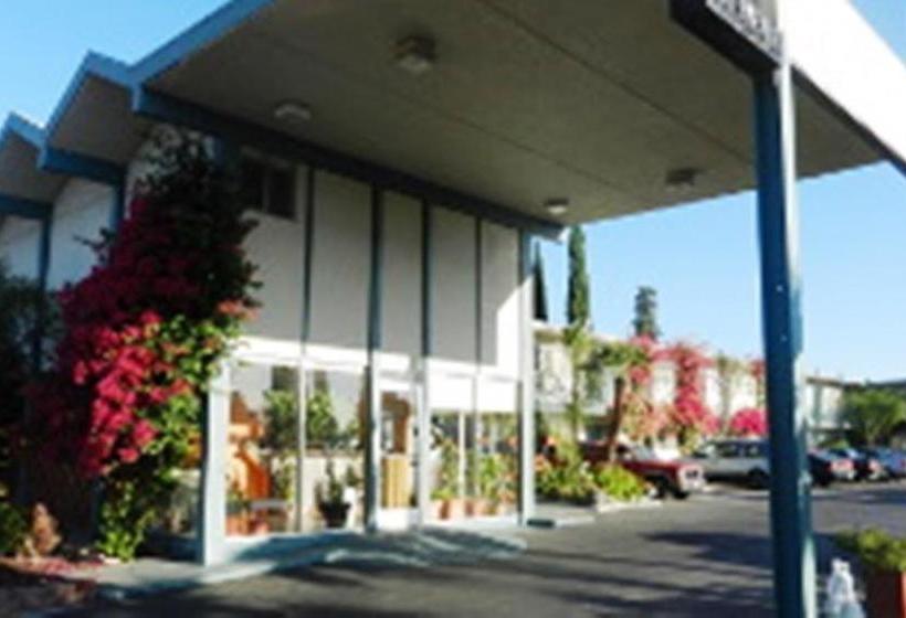 모텔 Antioch Executive Inn