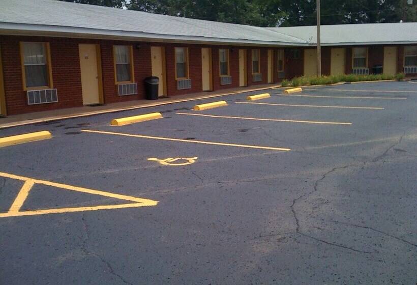 فندق على الطريق Antlers Budget Inn