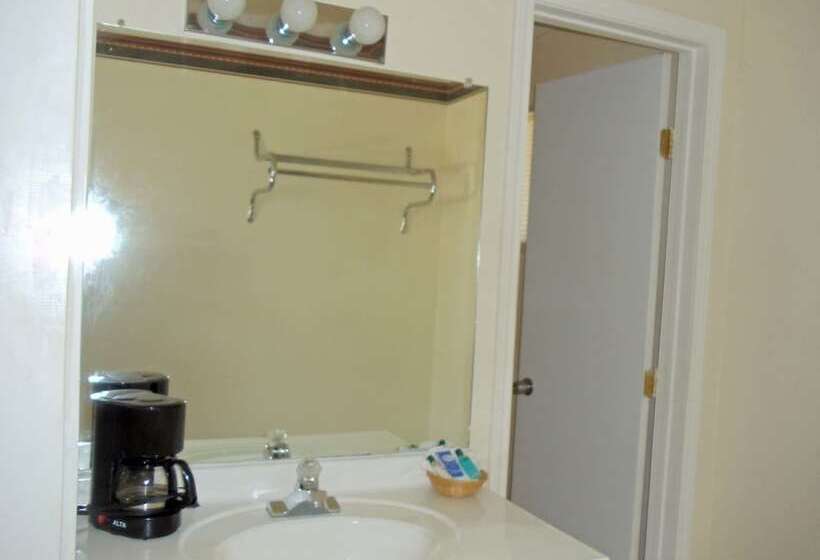 فندق على الطريق Antlers Budget Inn