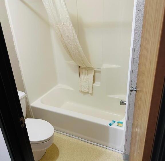 فندق على الطريق Arlington Inn