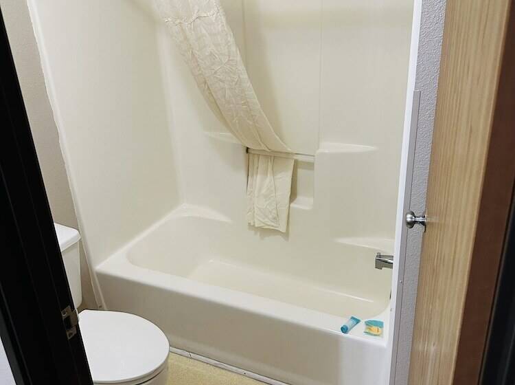 فندق على الطريق Arlington Inn