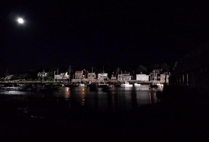 فندق على الطريق Bearskin Neck Motor Lodge