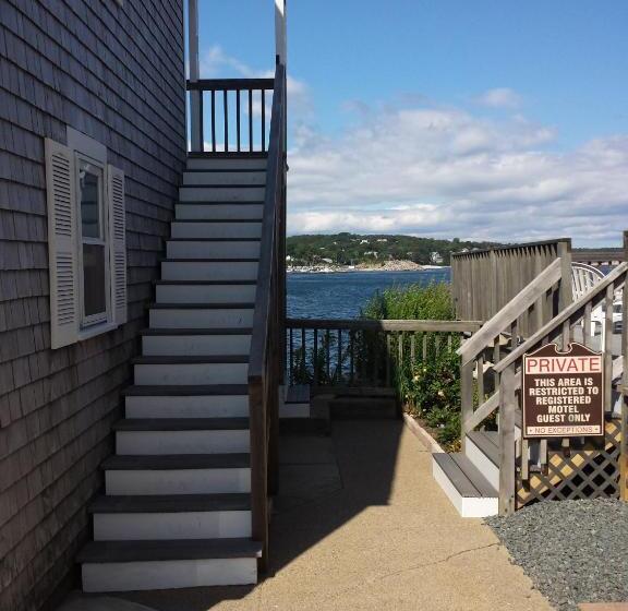 فندق على الطريق Bearskin Neck Motor Lodge