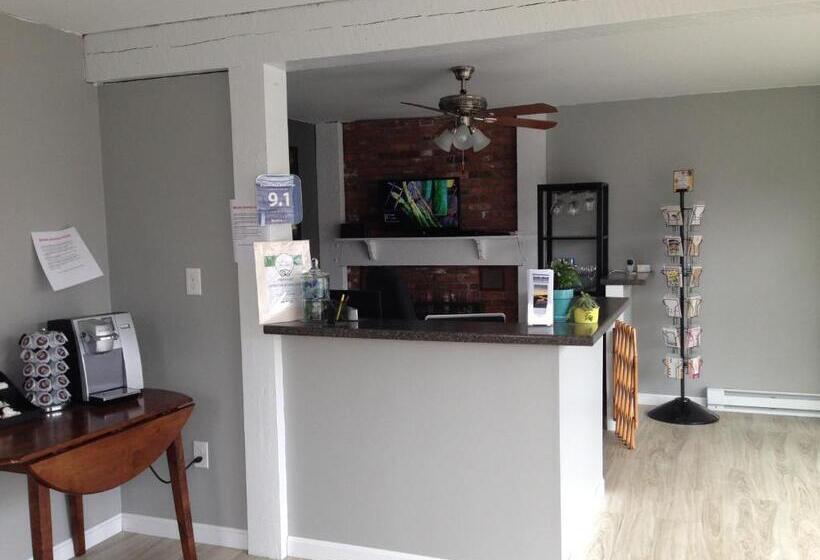 فندق على الطريق Bearskin Neck Motor Lodge