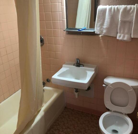 فندق على الطريق Budget Inn   New Albany