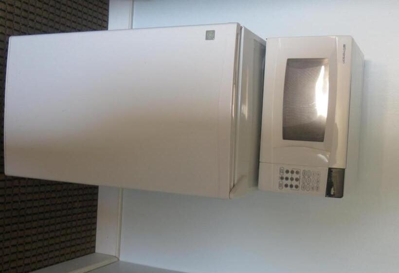 فندق على الطريق Budget Inn Adair