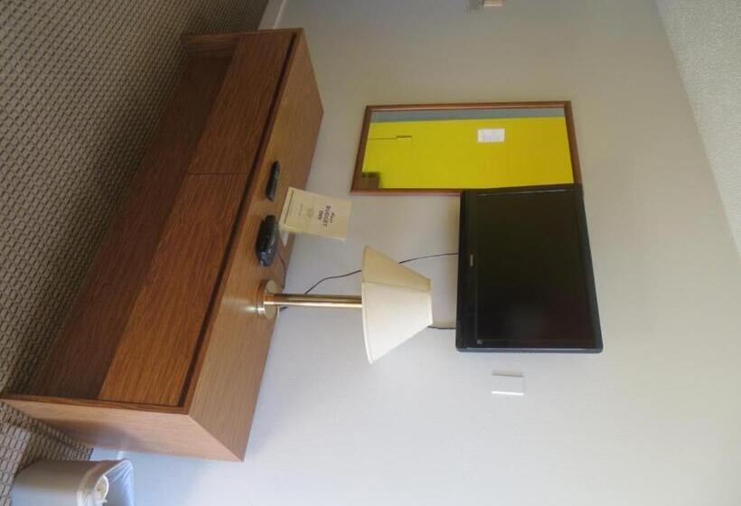 فندق على الطريق Budget Inn Adair