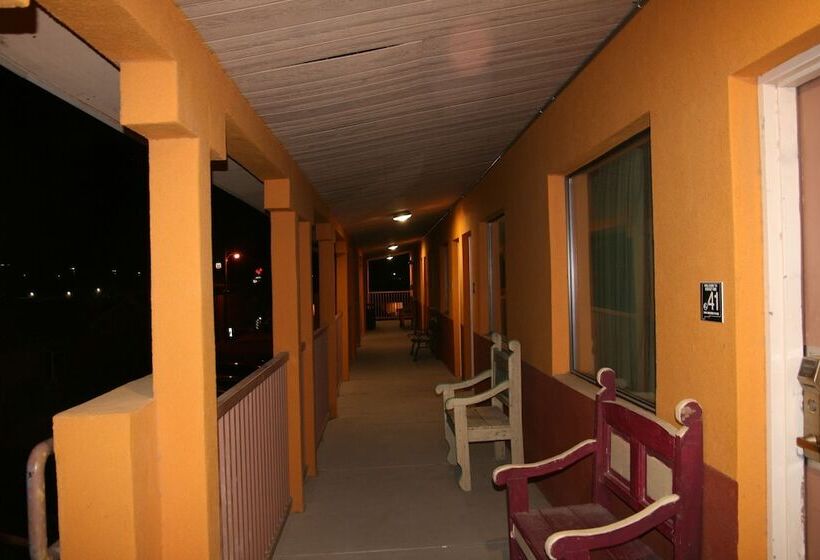 فندق على الطريق Budget Inn