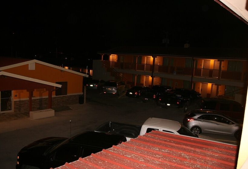 فندق على الطريق Budget Inn