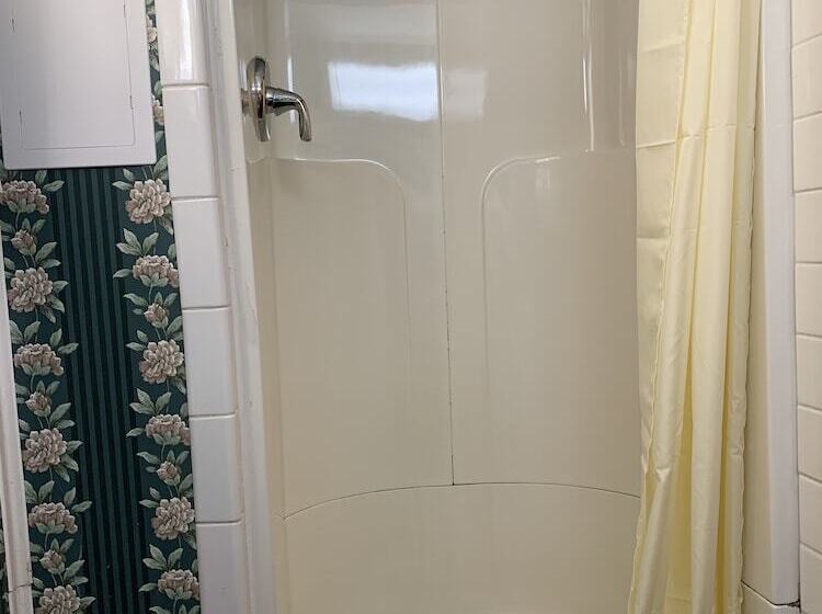 فندق على الطريق Budget Inn