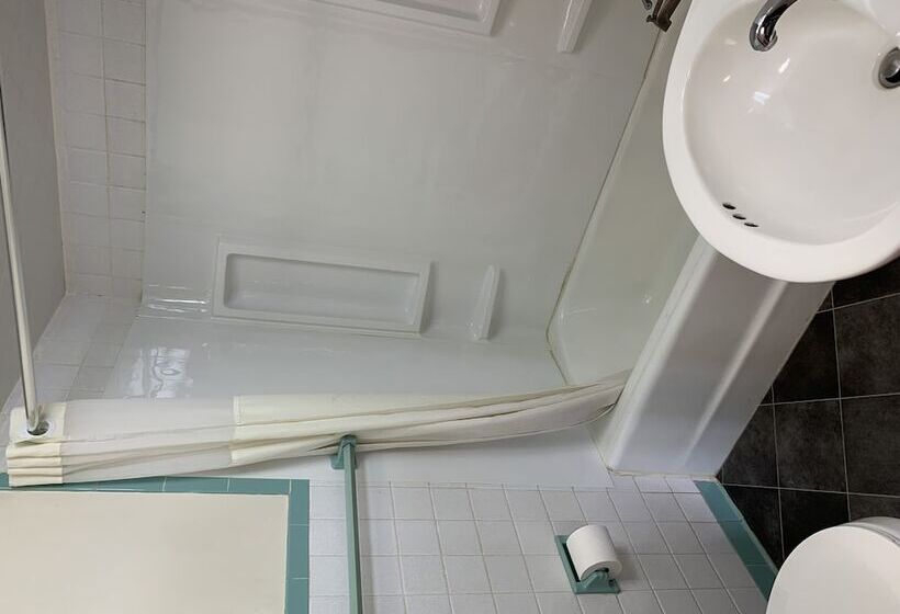 فندق على الطريق Budget Inn