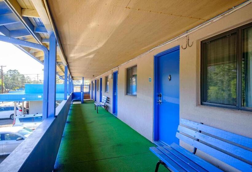 فندق على الطريق Budget Lodge