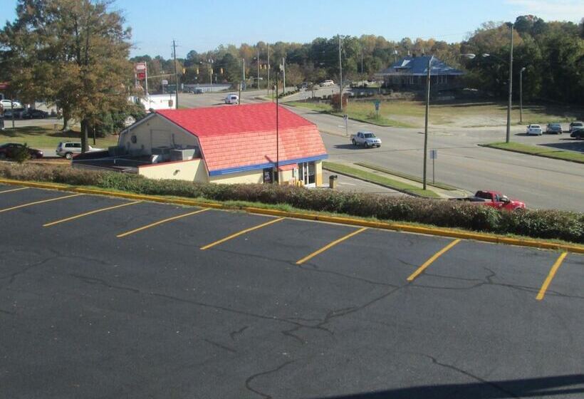 فندق على الطريق Budgetel Inn & Suites