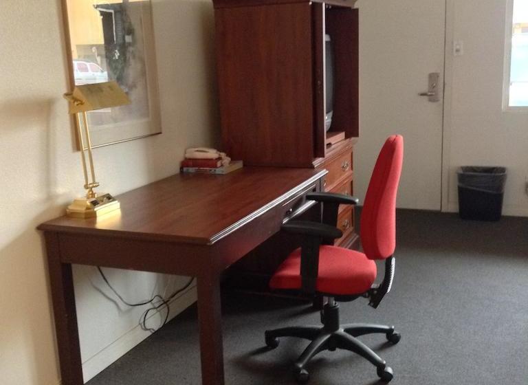 Мотель Capri Inn