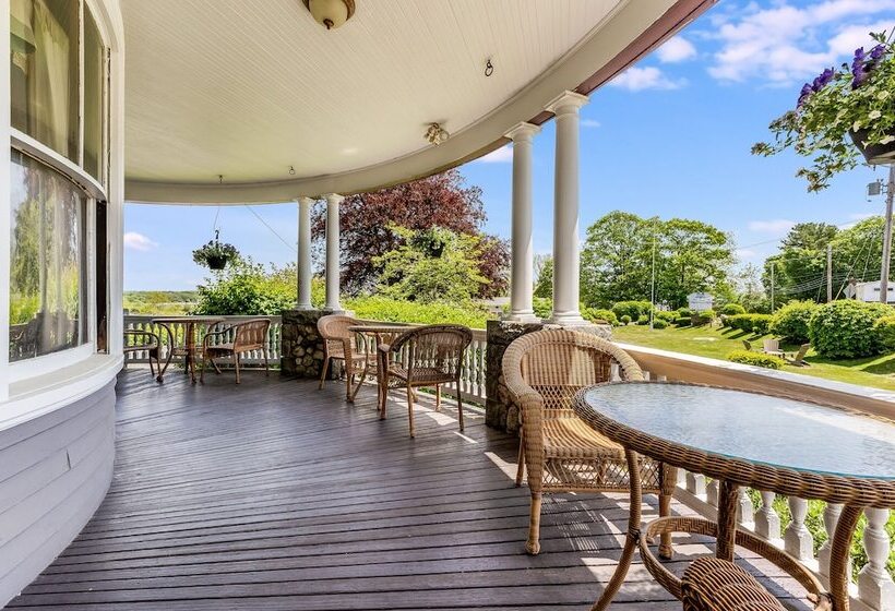 فندق على الطريق Castle Manor Inn